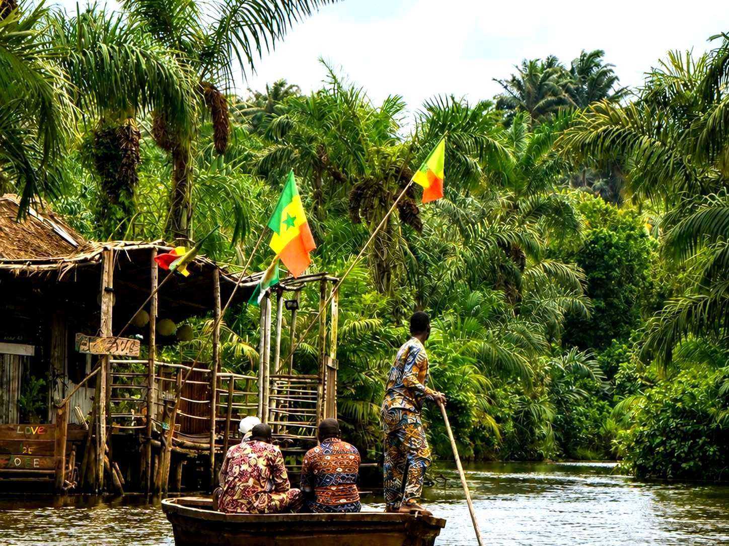 Pirogue sur la Rivière Noire à Adjarra, Bénin